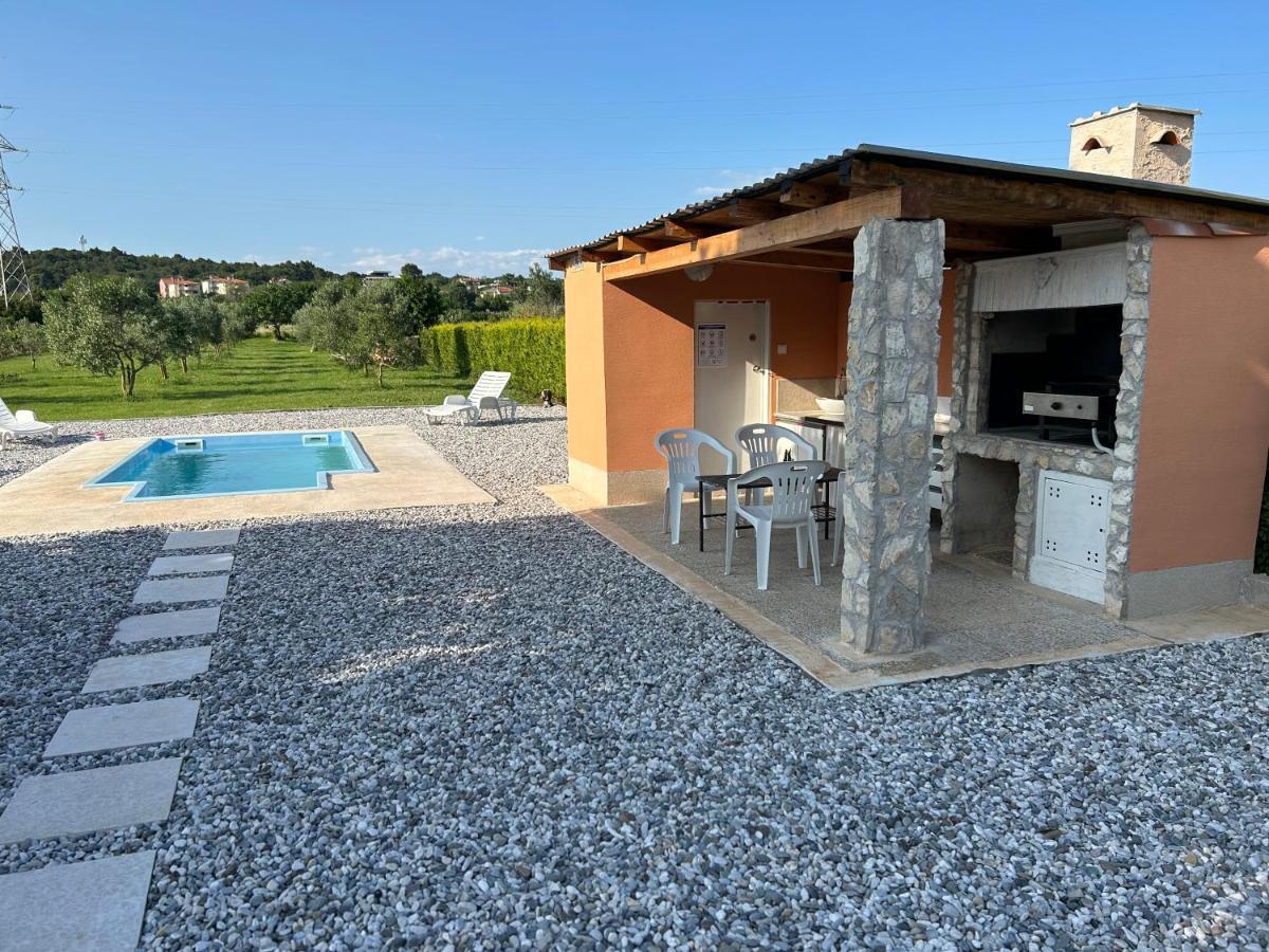 Dora House With Wifi And Outdoor Swimming Pool Villa Pula Exterior foto
