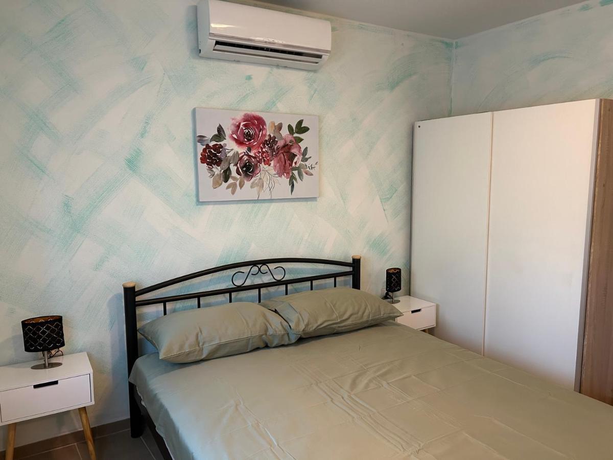 Dora House With Wifi And Outdoor Swimming Pool Villa Pula Exterior foto